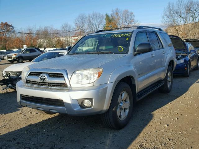 JTEBU14R478084987 - 2007 TOYOTA 4RUNNER SR SILVER photo 2