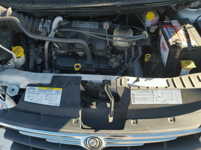 2C4GP54L45R433118 - 2005 CHRYSLER TOWN & COU WHITE photo 7