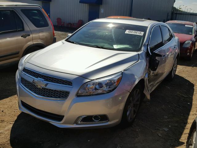 1G11H5SA3DF248237 - 2013 CHEVROLET MALIBU LTZ 银色 照片 2