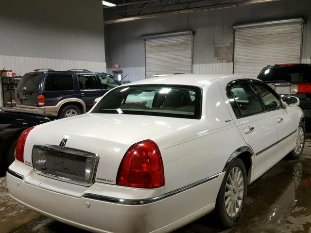 1LNHM82W43Y604126 - 2003 LINCOLN TOWN CAR S WHITE photo 4