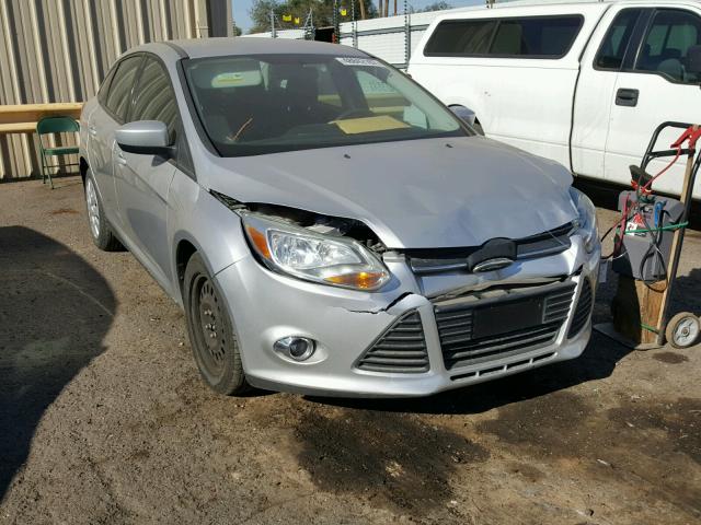 1FAHP3F2XCL185613 - 2012 FORD FOCUS SE SILVER photo 1