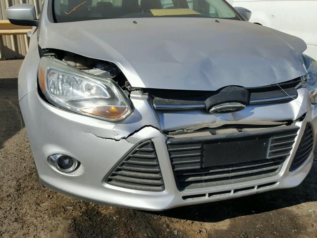 1FAHP3F2XCL185613 - 2012 FORD FOCUS SE SILVER photo 9