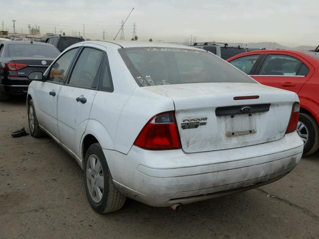 1FAFP34N97W220036 - 2007 FORD FOCUS ZX4 WHITE photo 3