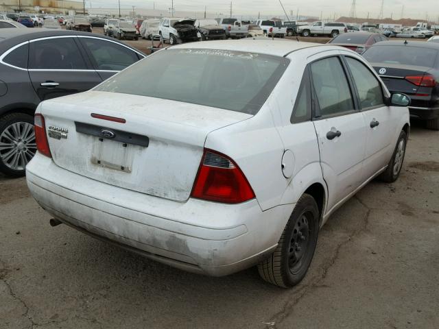 1FAFP34N97W220036 - 2007 FORD FOCUS ZX4 WHITE photo 4