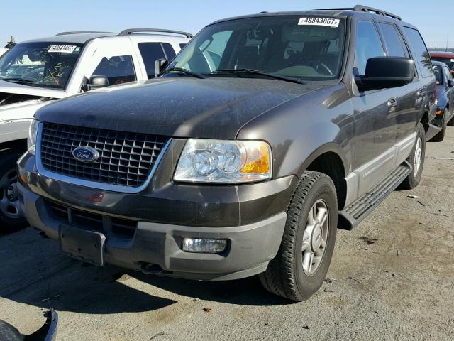 1FMPU16525LB07645 - 2005 FORD EXPEDITION GRAY photo 2