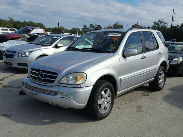 4JGAB75E94A508068 - 2004 MERCEDES-BENZ ML 500 SILVER photo 2