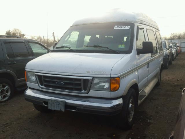 1FDRE14W34HA97968 - 2004 FORD ECONOLINE WHITE photo 2