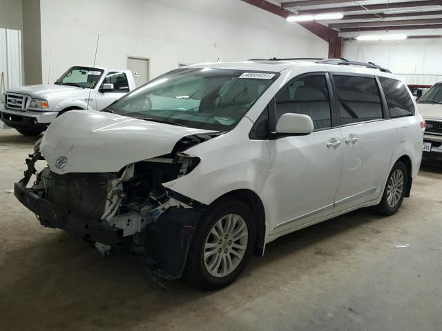 5TDYK3DC8DS354208 - 2013 TOYOTA SIENNA XLE WHITE photo 2