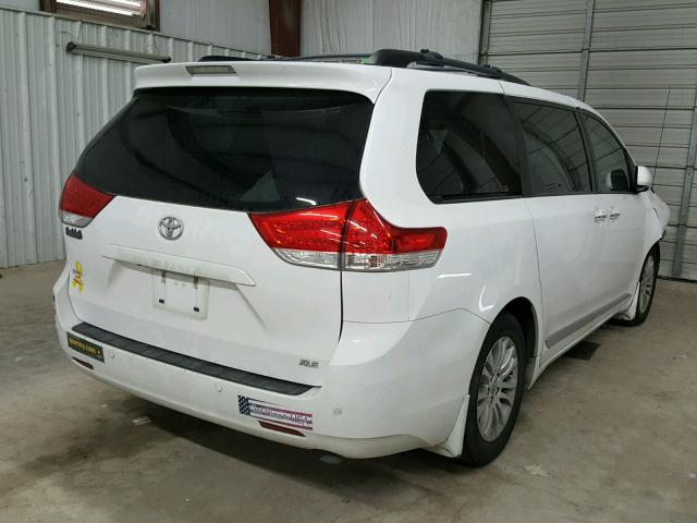 5TDYK3DC8DS354208 - 2013 TOYOTA SIENNA XLE WHITE photo 4