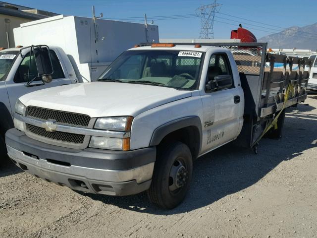 1GBJC34193E216876 - 2003 CHEVROLET SILVERADO WHITE photo 2