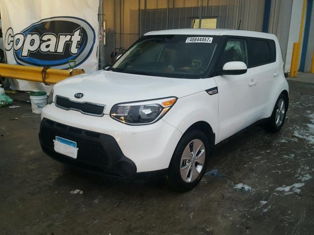 KNDJN2A27G7399525 - 2016 KIA SOUL WHITE photo 2