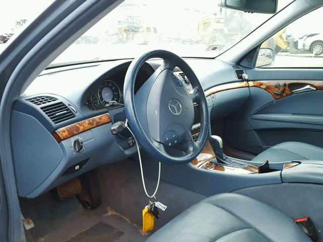 WDBUF65J84A504251 - 2004 MERCEDES-BENZ E 320 BLUE photo 5