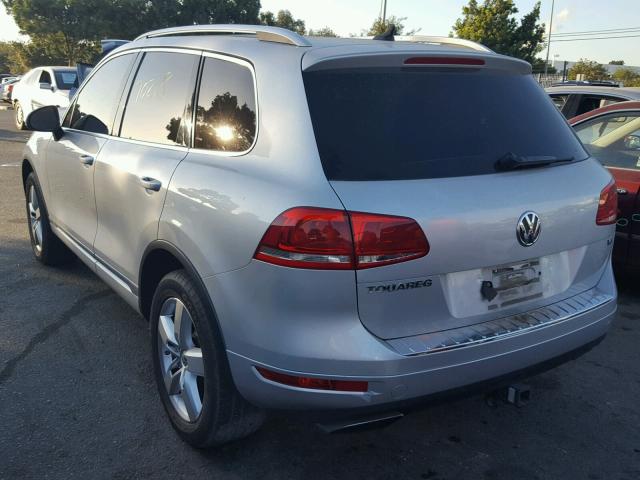 WVGEF9BP9DD011432 - 2013 VOLKSWAGEN TOUAREG V6 SILVER photo 3