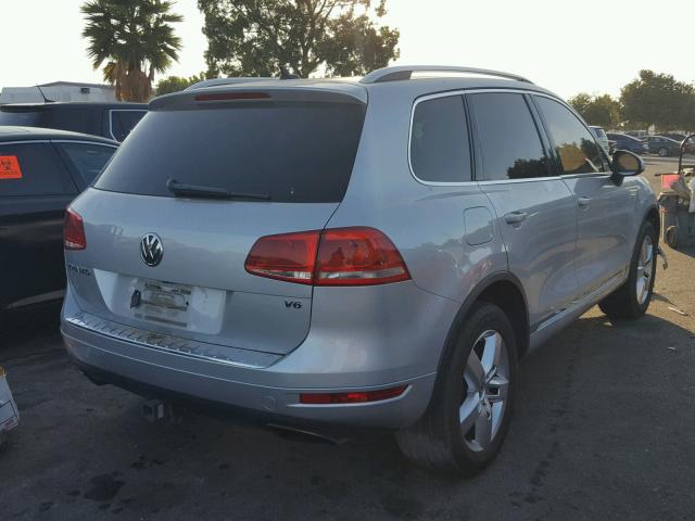 WVGEF9BP9DD011432 - 2013 VOLKSWAGEN TOUAREG V6 SILVER photo 4