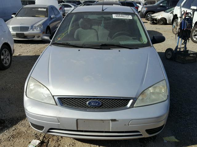 1FAFP34N86W190106 - 2006 FORD FOCUS ZX4 SILVER photo 9