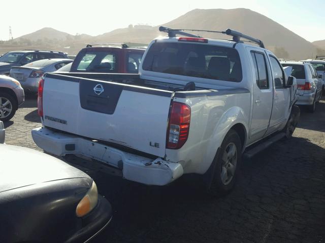 1N6AD07UX6C417955 - 2006 NISSAN FRONTIER C WHITE photo 4