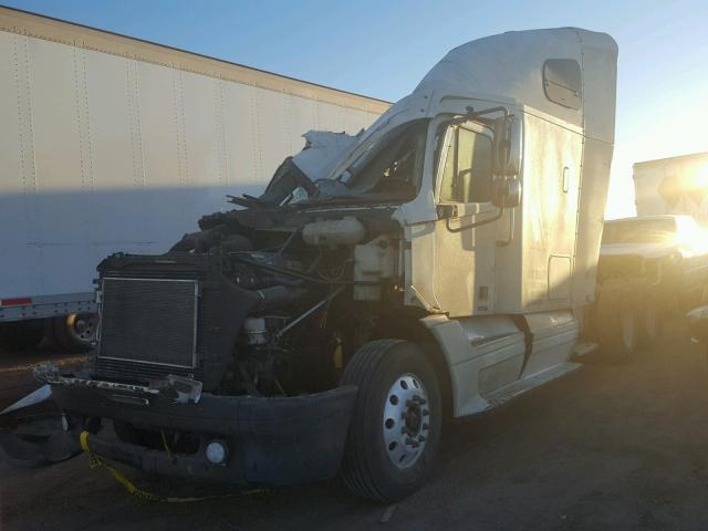 1FUJA6CG03LH34648 - 2003 FREIGHTLINER CONVENTION WHITE photo 2