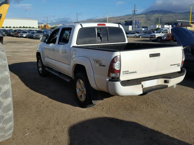 3TMJU4GN7BM120685 - 2011 TOYOTA TACOMA DOU WHITE photo 3