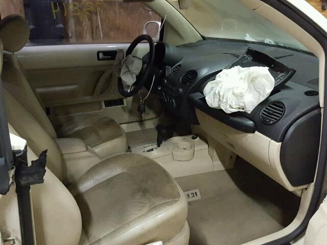 3VWCK21Y73M330675 - 2003 VOLKSWAGEN NEW BEETLE 白色 照片 5