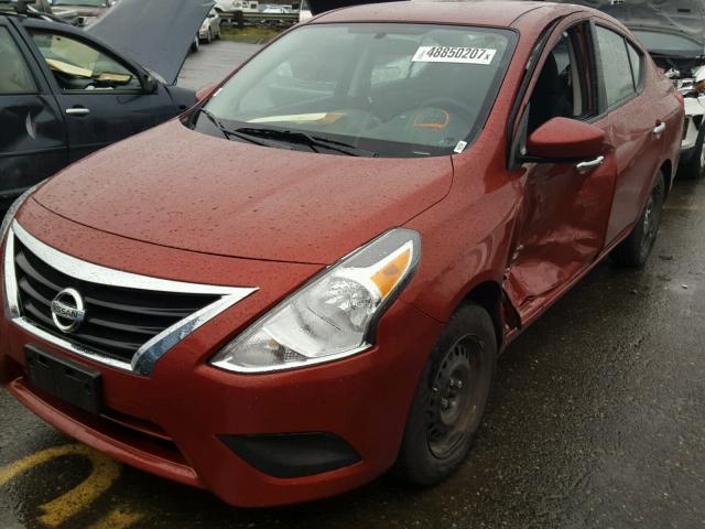 3N1CN7APXGL895564 - 2016 NISSAN VERSA S RED photo 2