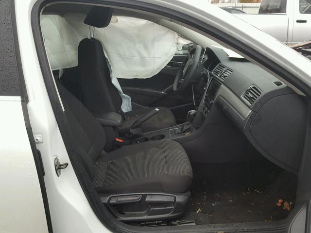 1VWAT7A37GC035430 - 2016 VOLKSWAGEN PASSAT S თეთრი ფოტო 5