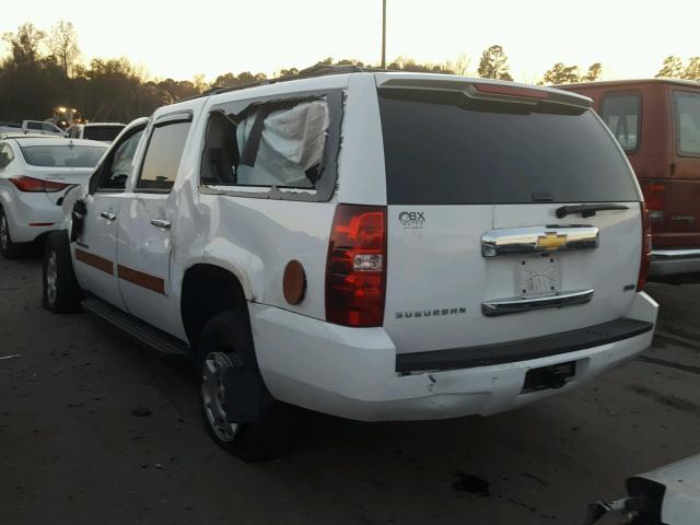 1GNSKHE33BR393907 - 2011 CHEVROLET SUBURBAN K WHITE photo 3