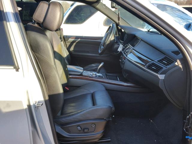 5UXFE83559L171936 - 2009 BMW X5 XDRIVE4 Silber Foto 5