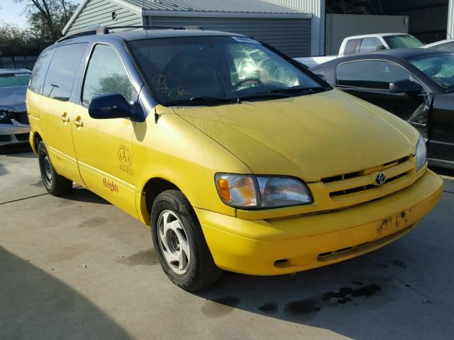 4T3ZF13C2XU125461 - 1999 TOYOTA SIENNA LE YELLOW photo 1