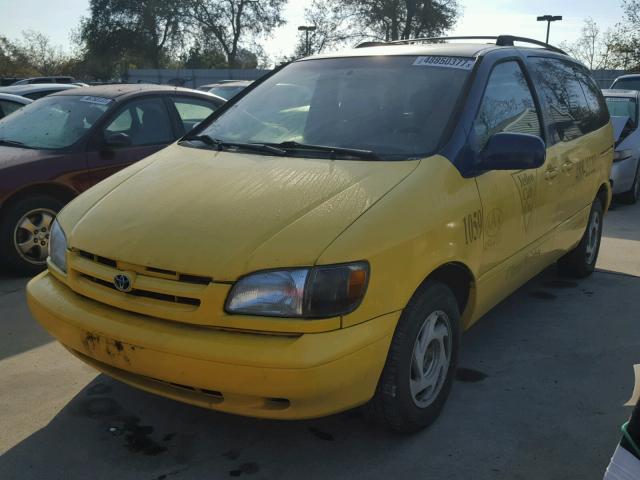 4T3ZF13C2XU125461 - 1999 TOYOTA SIENNA LE YELLOW photo 2