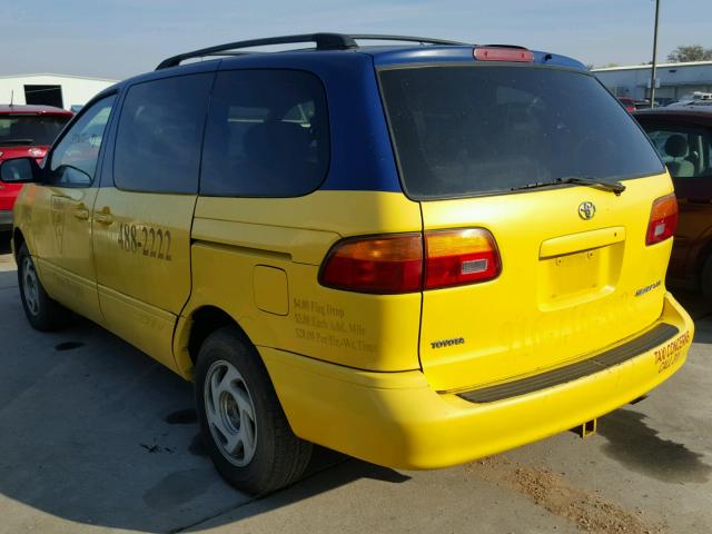 4T3ZF13C2XU125461 - 1999 TOYOTA SIENNA LE YELLOW photo 3