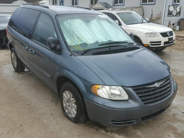 1C4GP45R75B264790 - 2005 CHRYSLER TOWN & COU GREEN photo 1