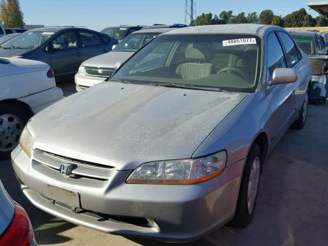 1HGCG5643WA233357 - 1998 HONDA ACCORD LX SILVER photo 2