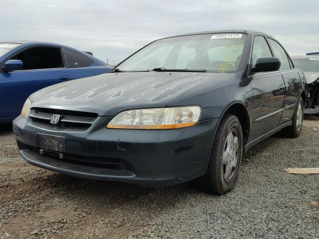 1HGCG1659WA050191 - 1998 HONDA ACCORD EX GREEN photo 2