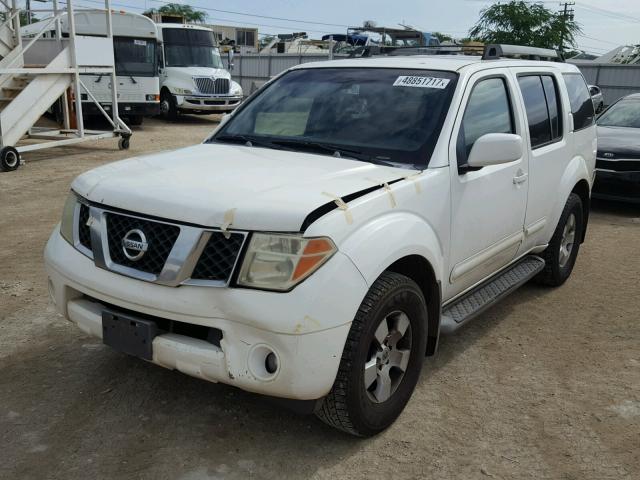 5N1AR18U36C603924 - 2006 NISSAN PATHFINDER WHITE photo 2