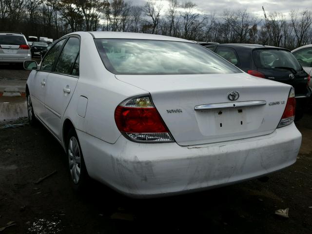 4T1BE32K55U400156 - 2005 TOYOTA CAMRY LE WHITE photo 3