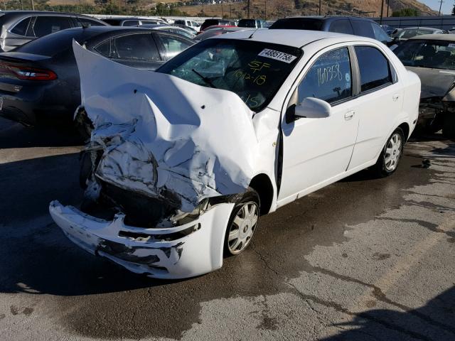 KL1TD52645B397098 - 2005 CHEVROLET AVEO BASE Biały zdjęcie 2
