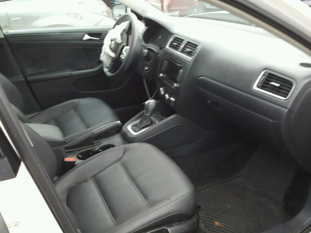 3VWDZ7AJ2BM306783 - 2011 VOLKSWAGEN JETTA SE 白色 照片 5