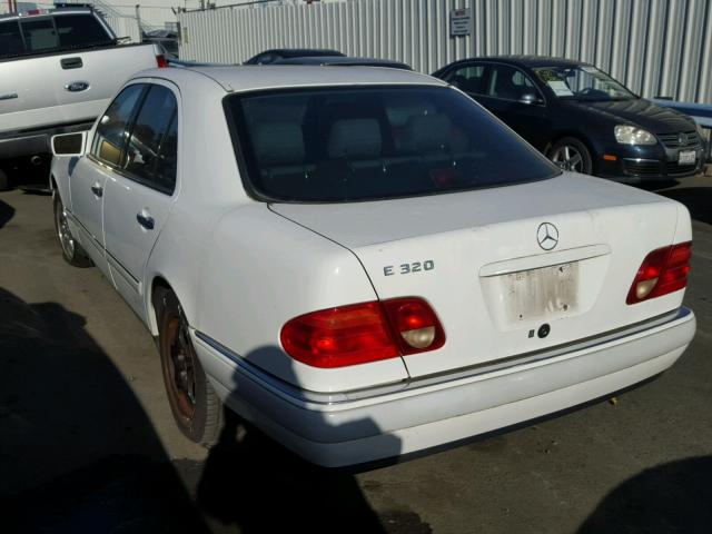 WDBJF55F9VA393963 - 1997 MERCEDES-BENZ E 320 WHITE photo 3