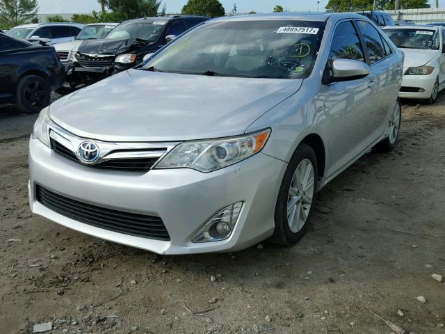 4T1BD1FK4CU057418 - 2012 TOYOTA CAMRY HYBR SILVER photo 2