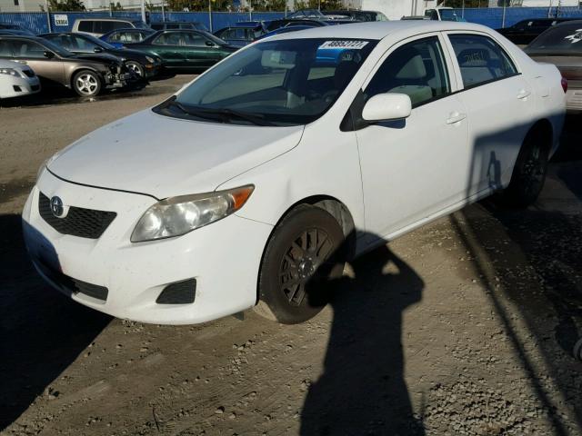 1NXBU40E49Z009768 - 2009 TOYOTA COROLLA BA WHITE photo 2