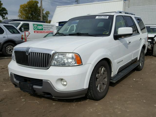 5LMFU28R43LJ32462 - 2003 LINCOLN NAVIGATOR Biały zdjęcie 2