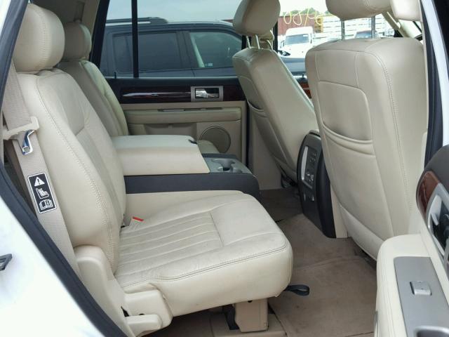 5LMFU28R43LJ32462 - 2003 LINCOLN NAVIGATOR Biały zdjęcie 6