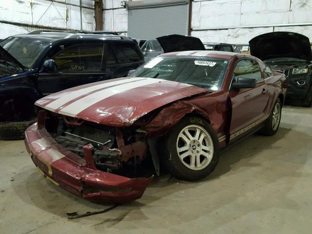 1ZVHT80N275317096 - 2007 FORD MUSTANG BURGUNDY photo 2