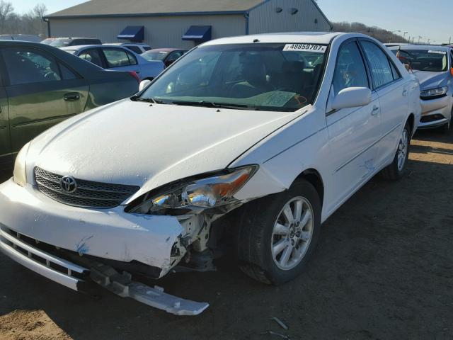 4T1BF30K62U022621 - 2002 TOYOTA CAMRY LE WHITE photo 2