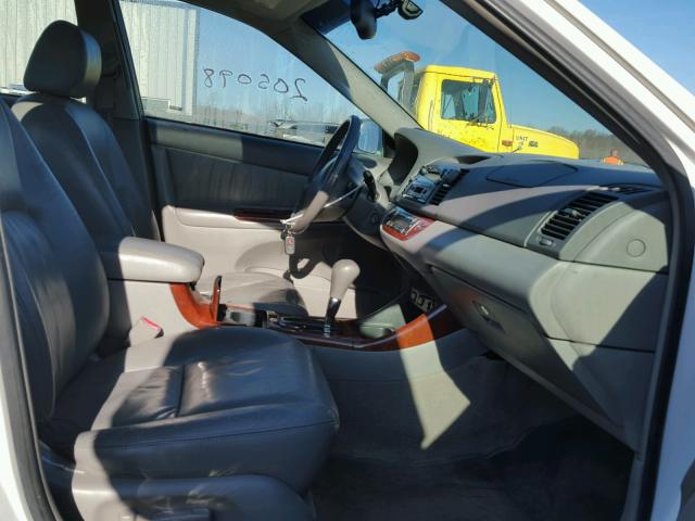 4T1BF30K62U022621 - 2002 TOYOTA CAMRY LE 白色 照片 5