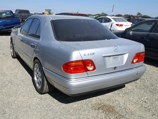 WDBJF72F1VA453203 - 1997 MERCEDES-BENZ E 420 SILVER photo 3