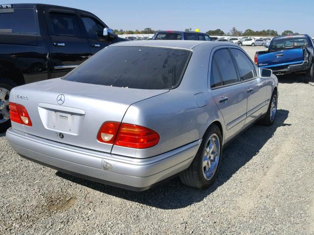 WDBJF72F1VA453203 - 1997 MERCEDES-BENZ E 420 SILVER photo 4