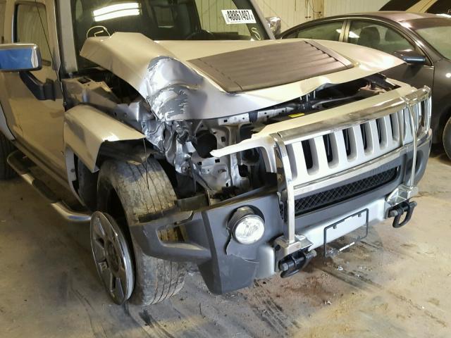 5GTEN13E598108710 - 2009 HUMMER H3 SILVER photo 9