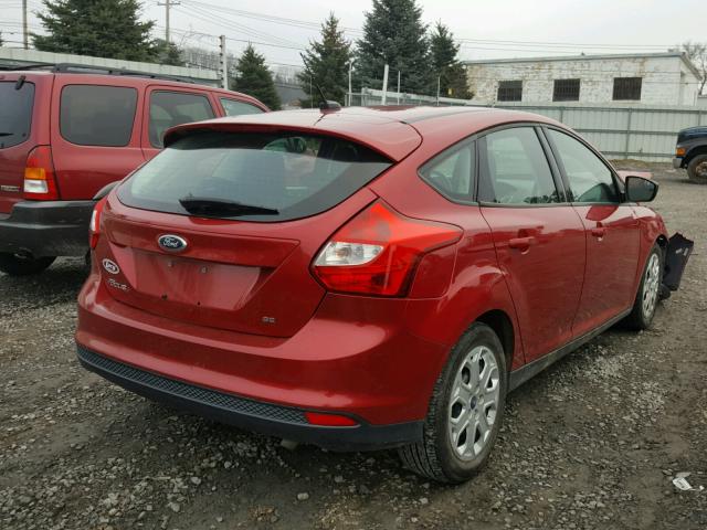 1FAHP3K2XCL233357 - 2012 FORD FOCUS SE RED photo 4