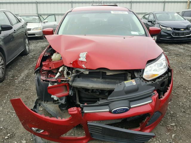 1FAHP3K2XCL233357 - 2012 FORD FOCUS SE RED photo 9